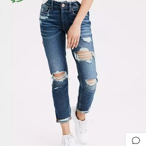 American Eagle TomGirl 90's Distressed Jeans